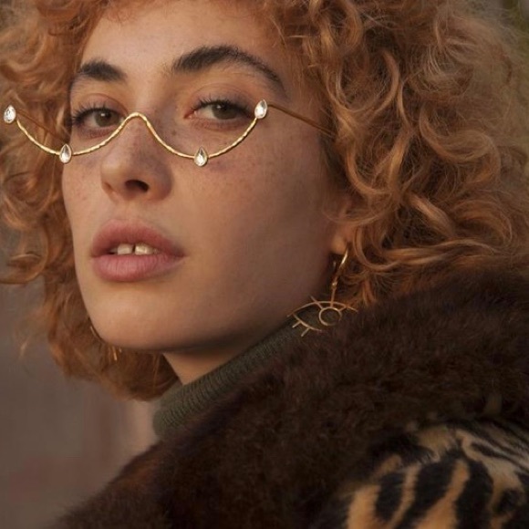 Minimalist Artists Art Eye Earrings - Picture 3 of 10